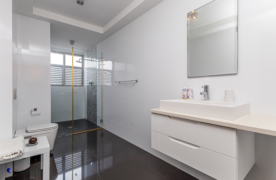 6 Bedroom Property for Sale in Myburgh Park Western Cape